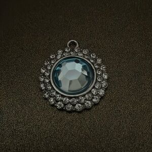 Stunning pendant!